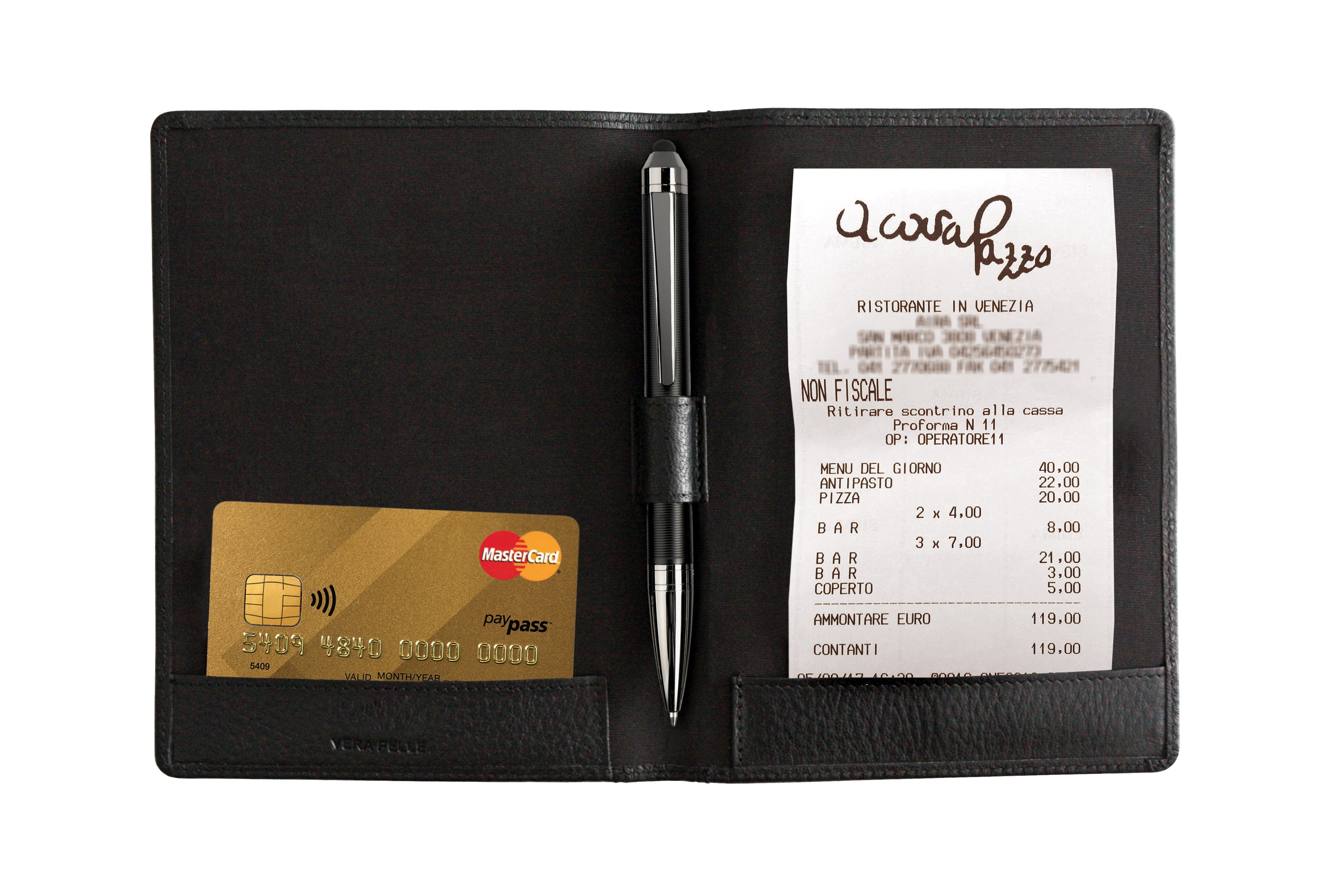 K0008AB | Account holder in genuine full-grain leather, dollar grain. Internal mini slots and pen loop. Black color. Dimensions: 12 x 16 x 1 cm. Packaging: Tnt bag
