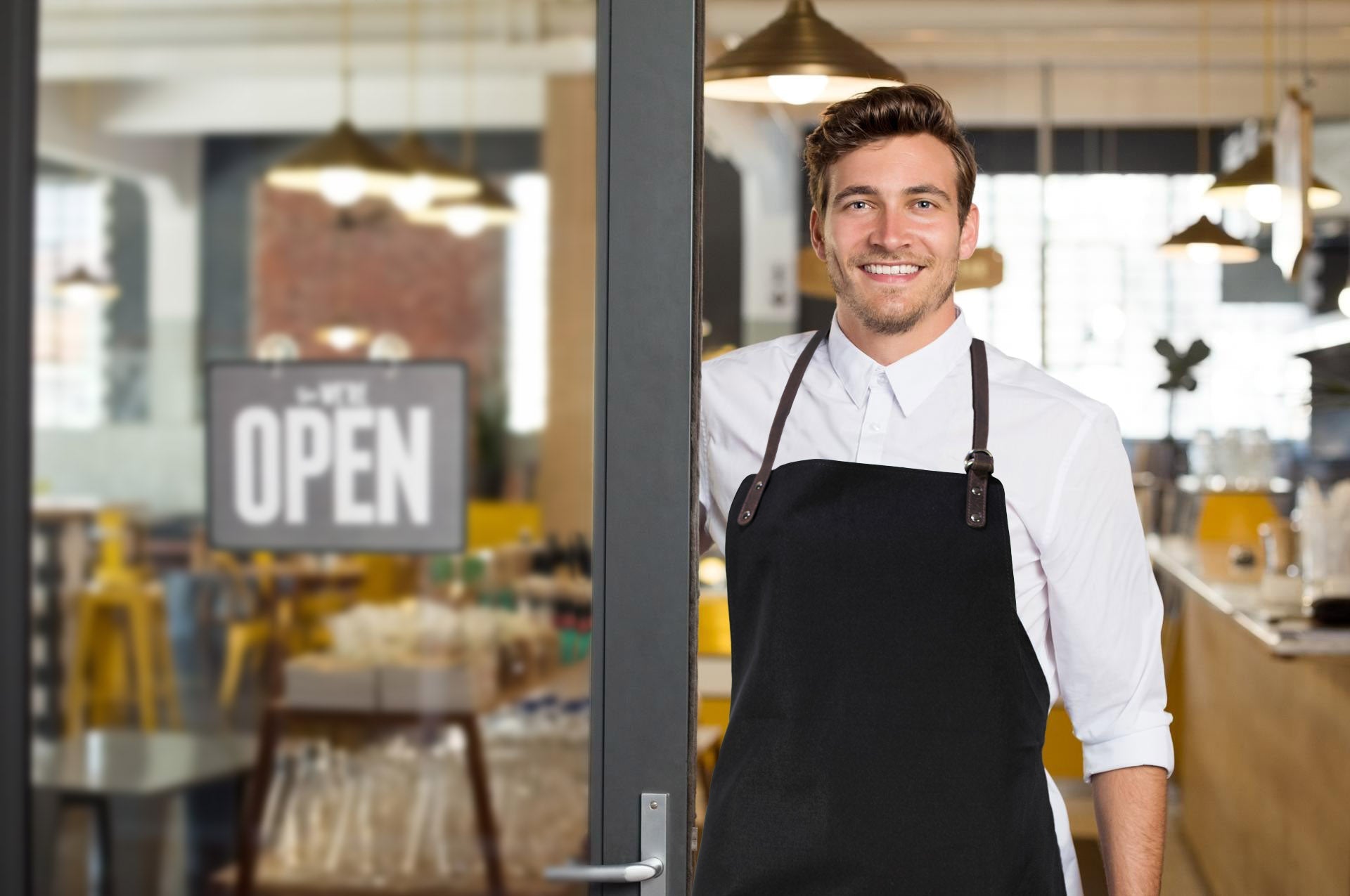 K0015GB | Canvas/ Genuine full-grain leather, ruffled Work Apron. Rope/Brownhead color. Nickel Antique Accessories. Dimensions: 70 x 90 x 0.5 cm. Packaging: Polybag