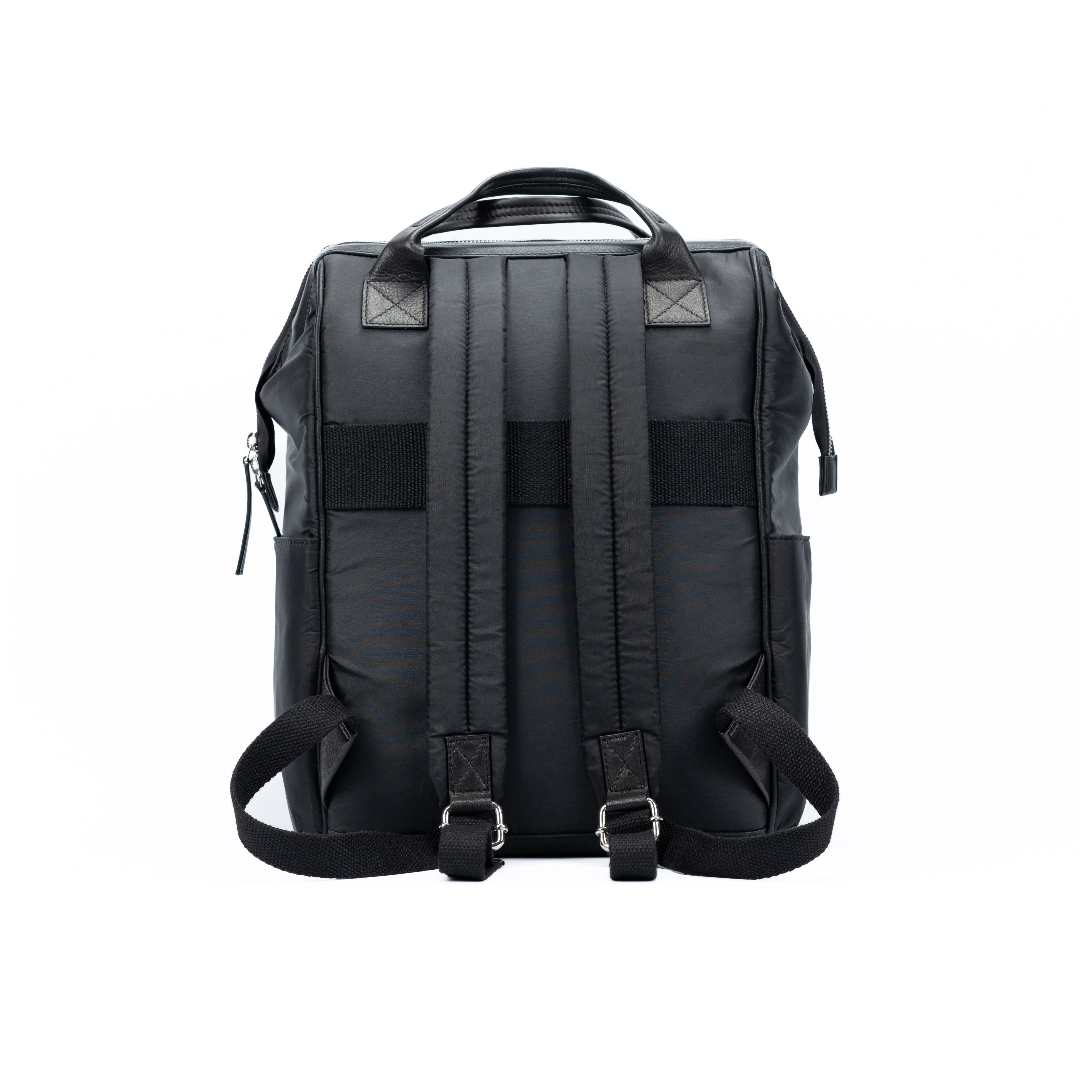 K0037AB | Waterproof Nylon Backpack/Full Grain Leather with Light Grain - Black Color - Polished Nickel Accessories. Dimensions: 27 x 39 x 19 cm - Packaging: Tnt bag