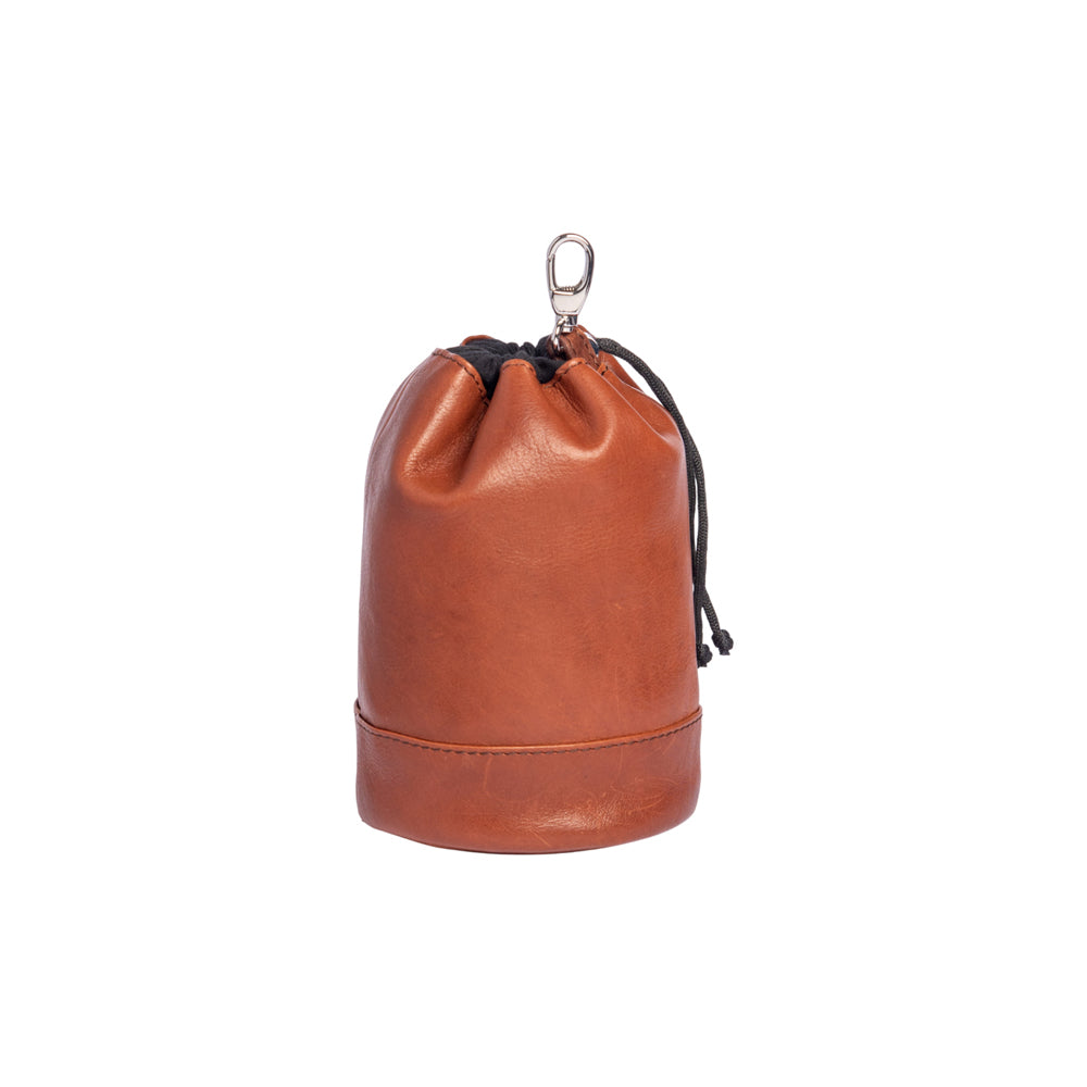 K0055SB | Hands-Free Drawstring Clutch in Genuine Full-Grain Oiled Leather. Cotton Lining. Cognac Color. Dimensions: 10 x 17 x 9.5 cm. Packaging: Non-Woven Fabric Bag