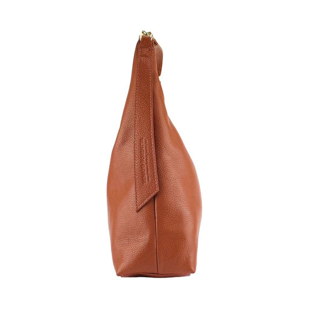 RB1017AM | Women's Soft Shoulder Bag in Genuine Leather Made in Italy with single handle and removable shoulder strap. Shiny Gold metal snap hook attachments - Paprika color - Dimensions: cm 36 x 40 x 13