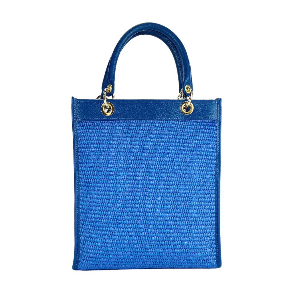 RB1026CH | Women's upright hand bag in Genuine Leather and Straw Made in Italy. Removable and adjustable leather shoulder strap. Shiny Gold hardware - Royal Blue color - Dimensions: 24 x 29 x 9 cm.