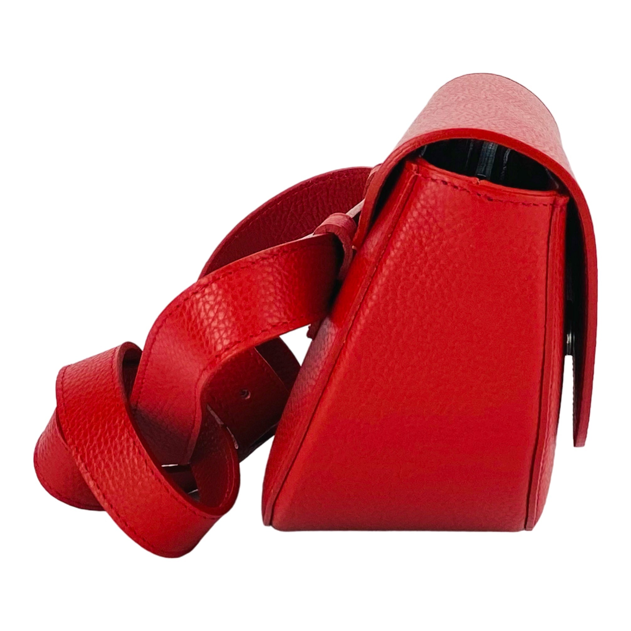 RB1027V | Women's Rounded Bandolier Bag in Genuine Leather Made in Italy. Removable and adjustable leather shoulder strap. Shiny Nickel hardware - Red color - Dimensions: 25 x 15 x 9 cm.