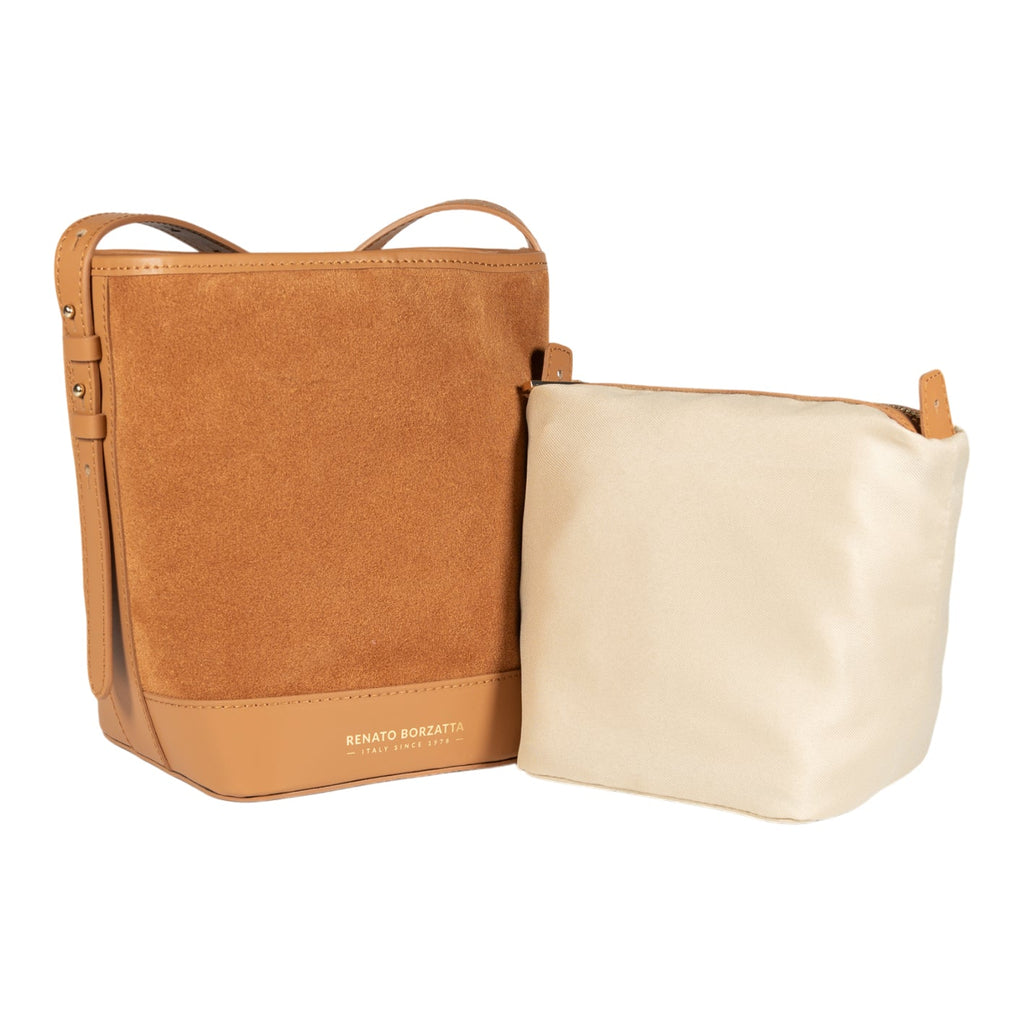 RB1031CQ | BRENDA Genuine Leather Women's Bucket Bag Made in Italy. Shiny Gold metal hardware - Leather color - Dimensions: 25 x 23.5 x 17 cm.